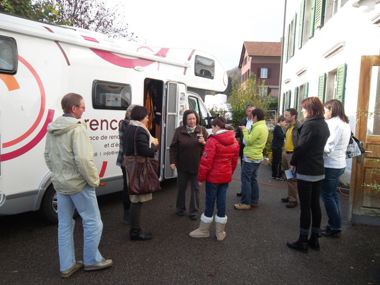 Le rencar offre la pause café deant le Centre St-Maurice